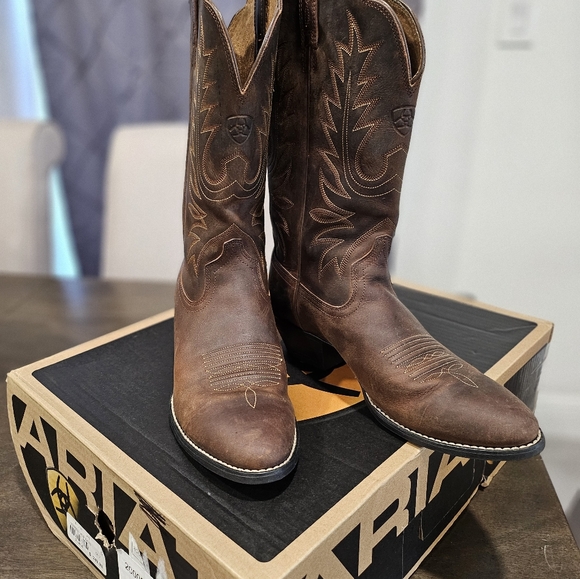 Ladies Distressed Ariat Heritage Cowboy Boots - Picture 3 of 7